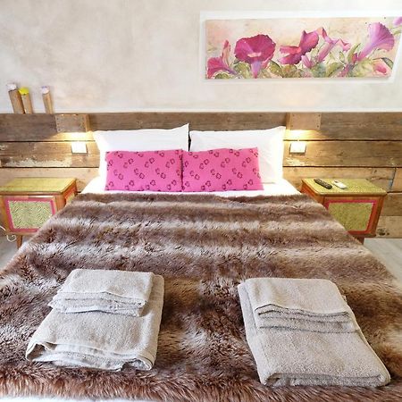 La Turandot Suite With Ac And Wifi ลุคคา ภายนอก รูปภาพ